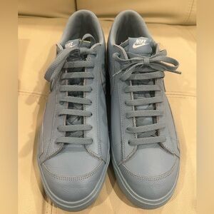 Men’s blue Nike leather sneaker Size 14